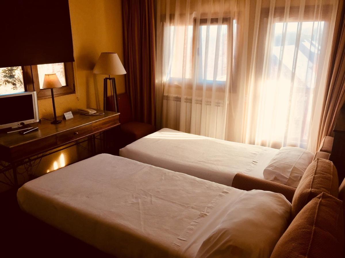 נאבאסראדה Hotel Rural Spa & Wellness Hacienda Los Robles מראה חיצוני תמונה